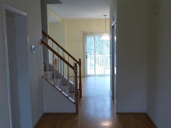 4th image of 10008 Manor Pl