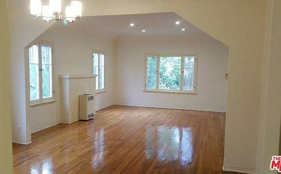 3rd image of 327 1/2 N Orange Grove Ave