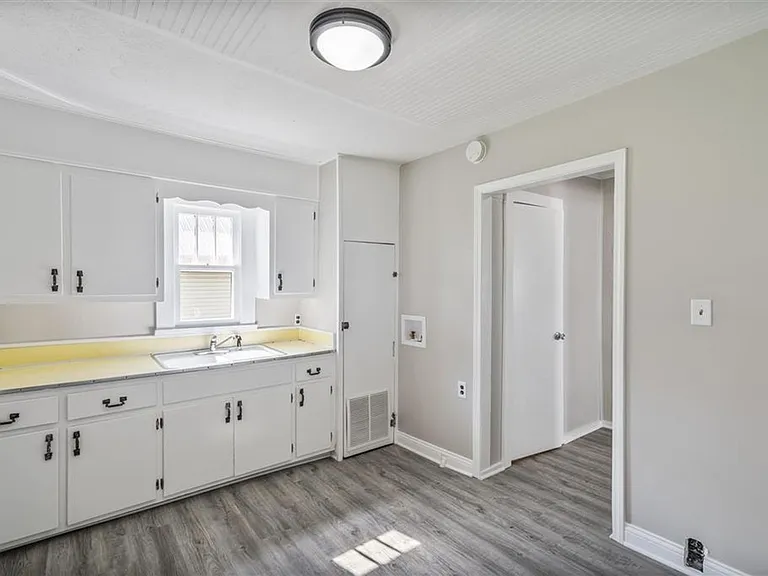 403 McKenna St — Photo 4