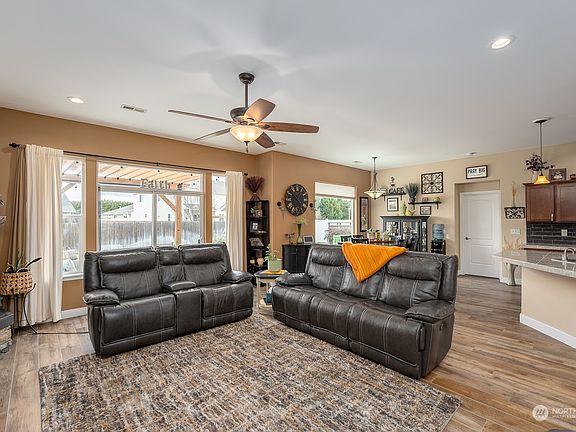 5th image of 403 Dandero Street SE