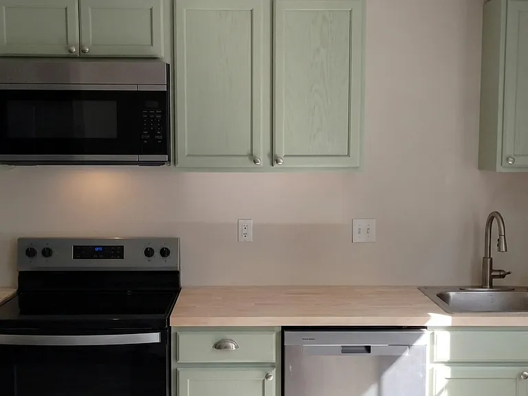 1049 Park Avenue Ext #A — Photo 6