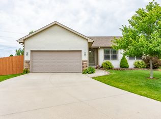 820 SE Hummingbird Cir, Waukee, IA 50263