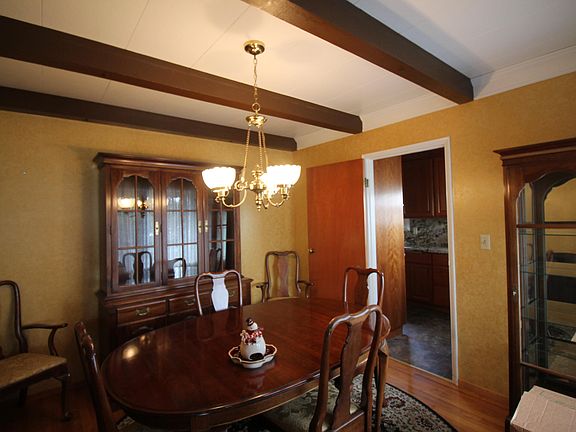 5th image of 3332 Summer St