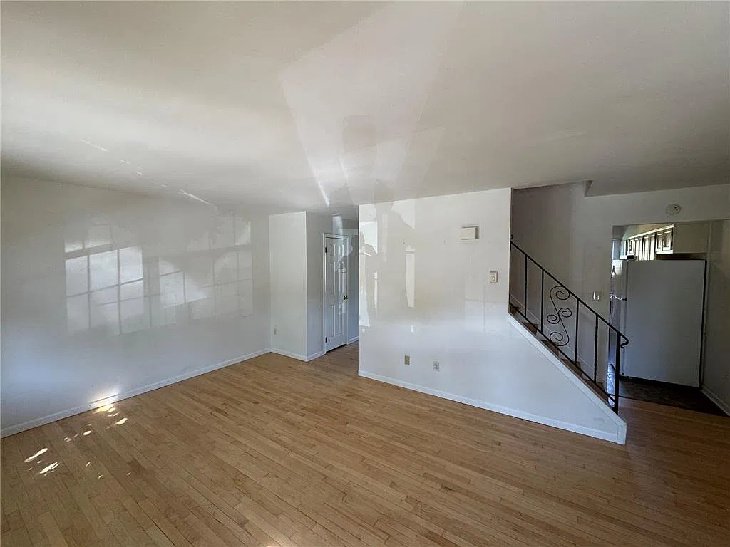 3 bed, 2.5 bath, 1260 sqft, $2,150 — Photo 2