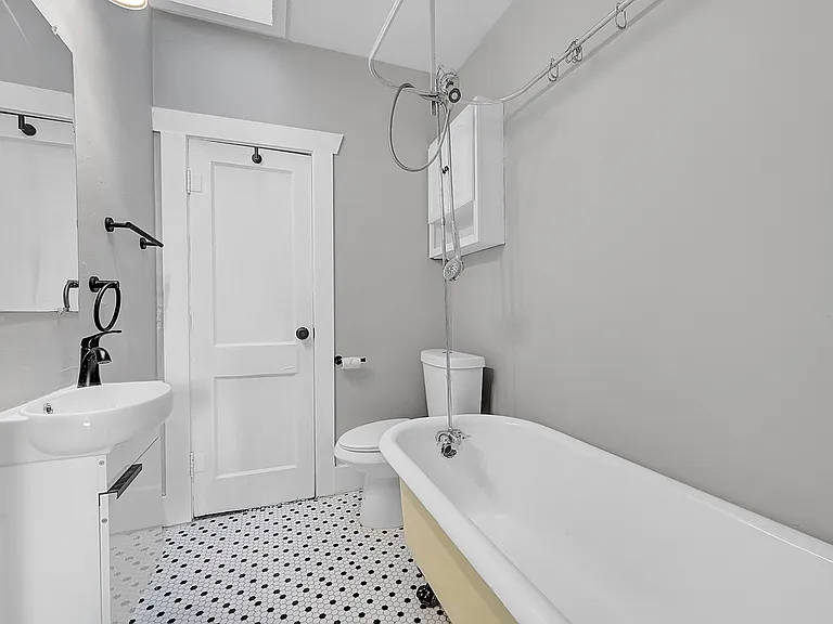1205 S Lincoln St — Photo 5