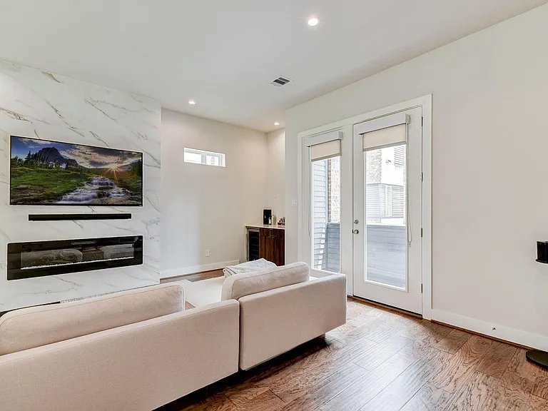 5857 Dolores St — Photo 14