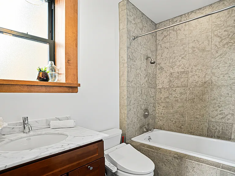 650 N Wood St #3SA — Photo 18