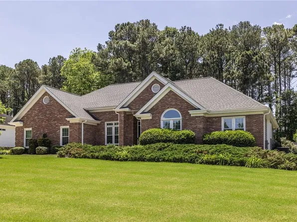 3845 Glen Ian Dr, Loganville, GA 30052