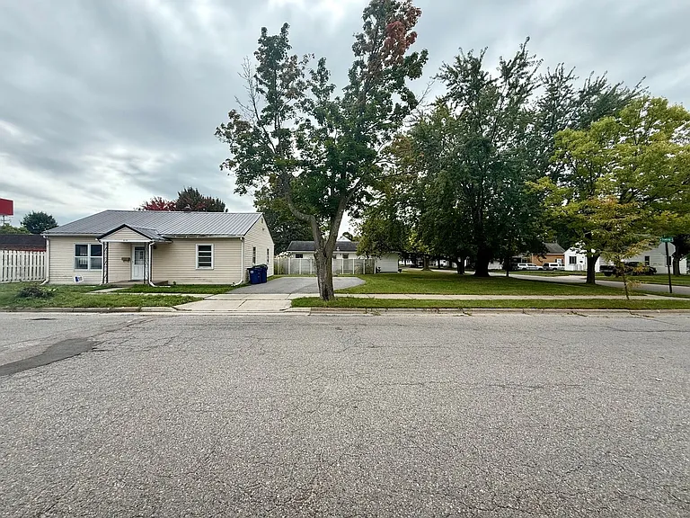 515 W Strowbridge St — Photo 21