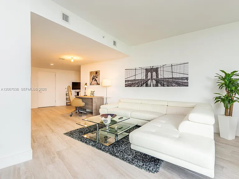 121 NE 34th St #1014 — Photo 1