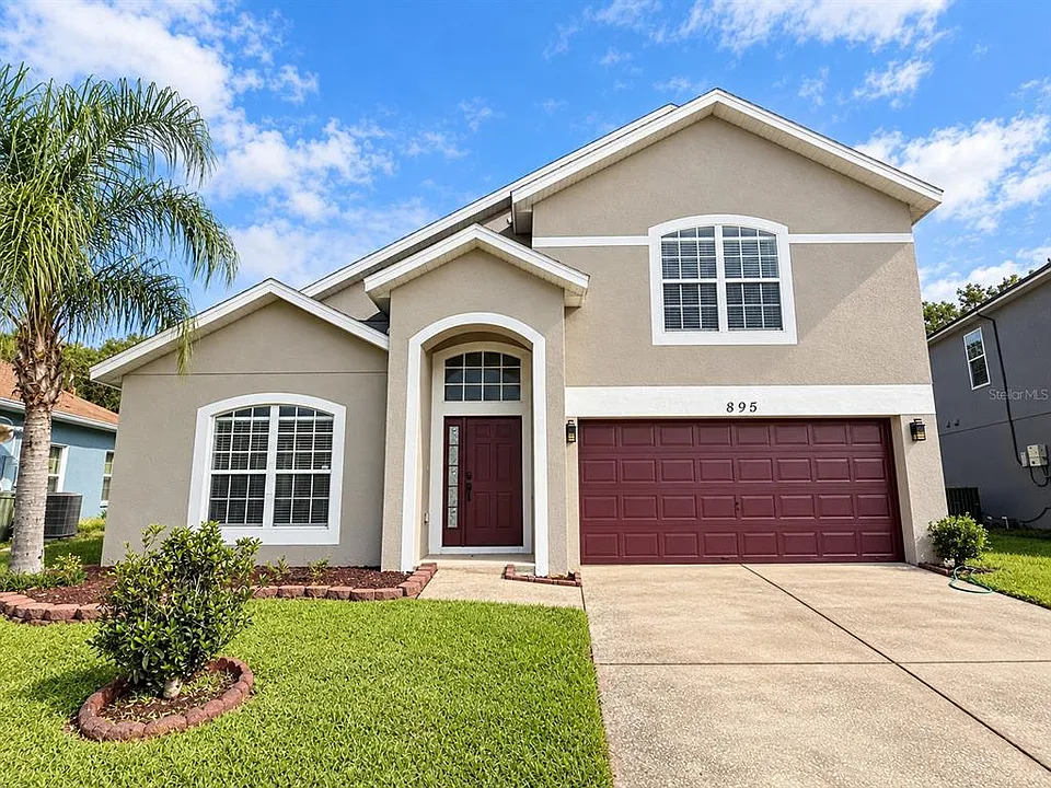 895 Hacienda Cir