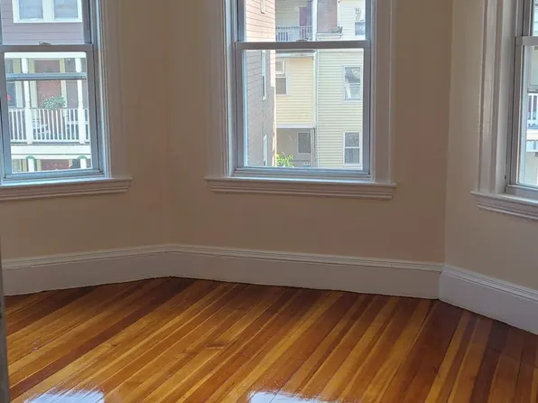 10 Emrose Ter, Dorchester, MA