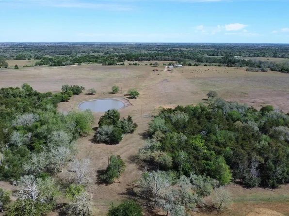 2749 County Road 173, Hallettsville, TX 77964