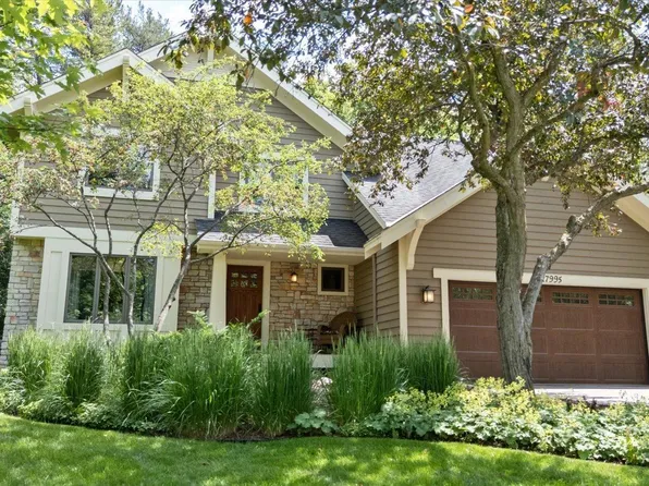 17995 Grove Ct, Eden Prairie, MN 55346