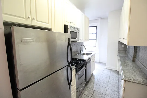 Rented by Luxor Homes & Investment Realty | media 32