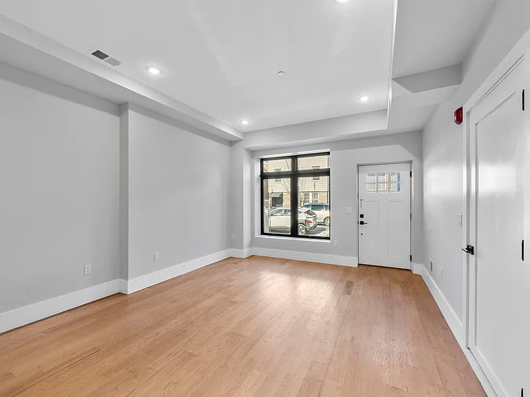 13 Manhattan Ave #1 — Photo 1