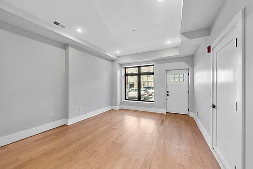 13 Manhattan Ave #1 Photo 1