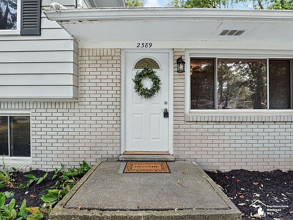 3rd image of 2389 Devonshire St