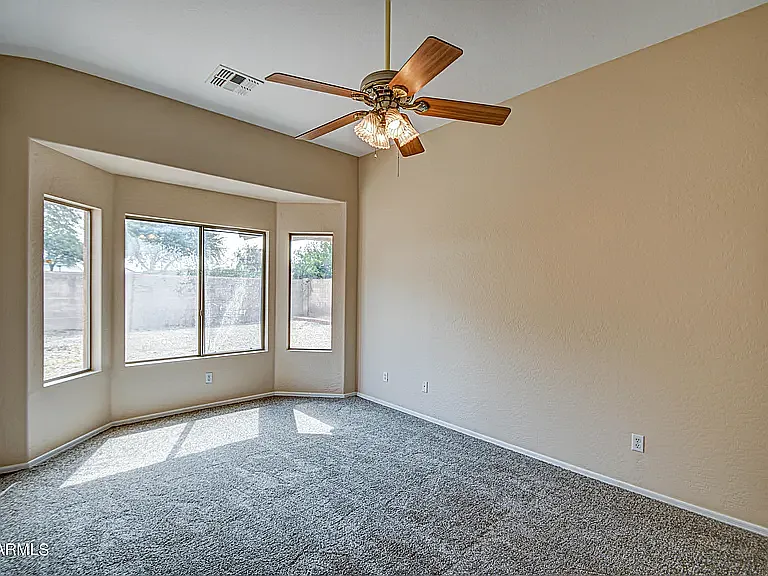 31111 N Claridge Cir — Photo 12