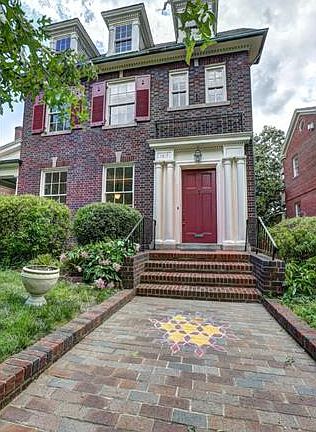3rd image of 3317 Monument Ave