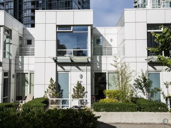 1111 Marinaside Cres #Thn, Vancouver, BC V6Z 2Y3
