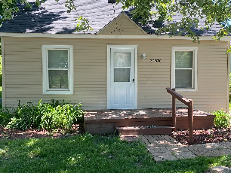 22830 Albion Ave — Photo 1