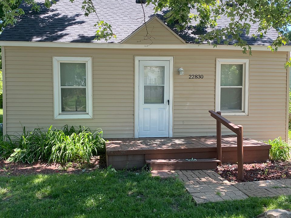 1st image of 22830 Albion Ave