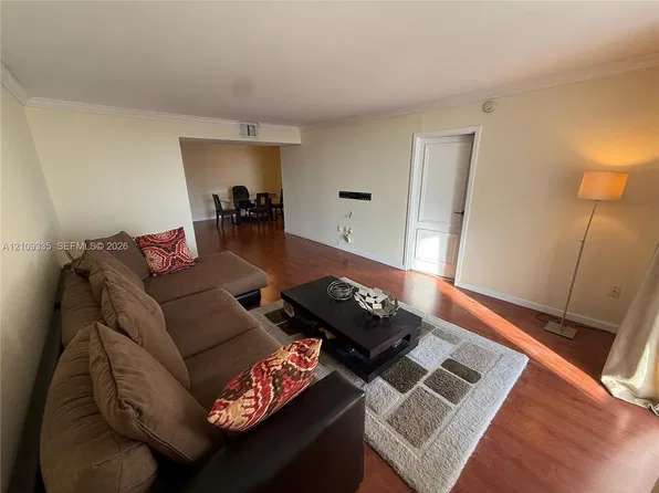 2333 Brickell Ave APT 2614, Miami, FL 33129