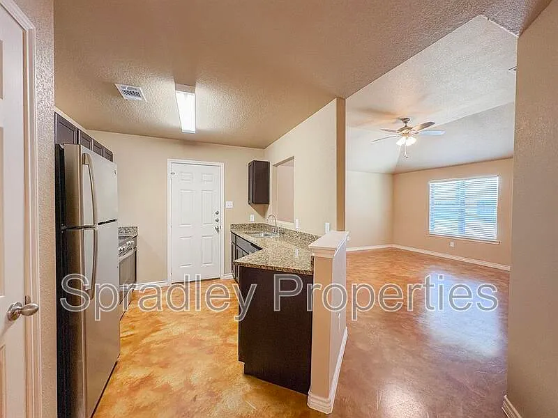 3 bed, 2.0 bath, 1293 sqft, $1,395 — Photo 3