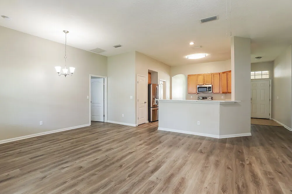 3 bed, 2.0 bath, 1771 sqft, $2,085 — Photo 4