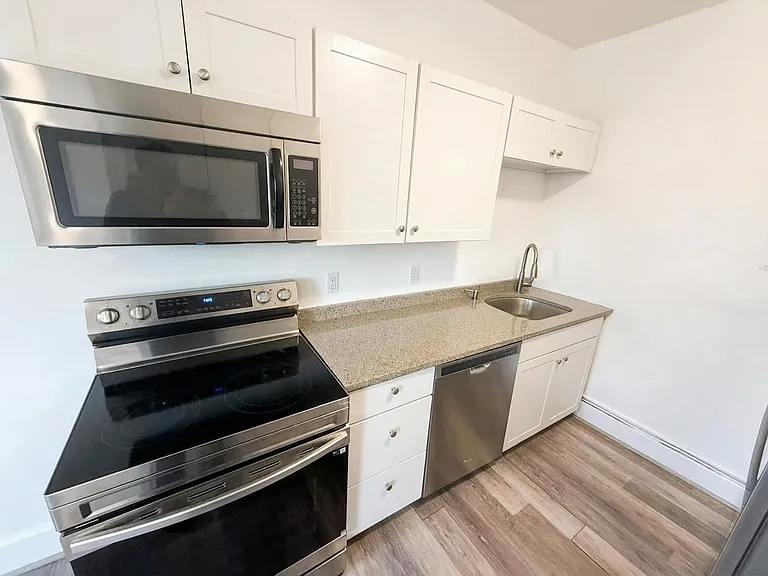 720 Warren St #2 — Photo 4