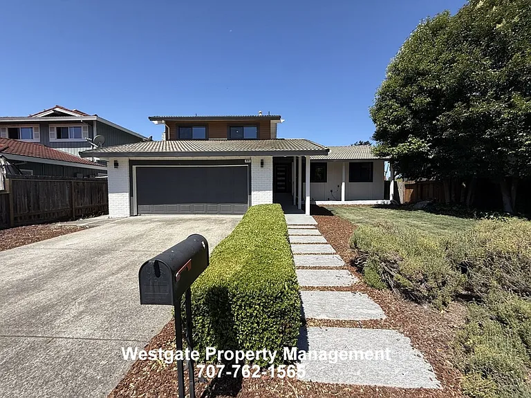 678 Holly Ave — Photo 2