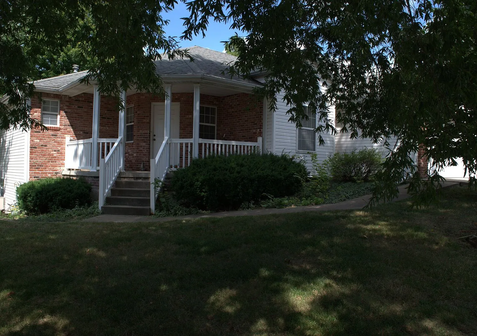 Large 3 Bed 2 Bath House In SW Como! — Photo 1