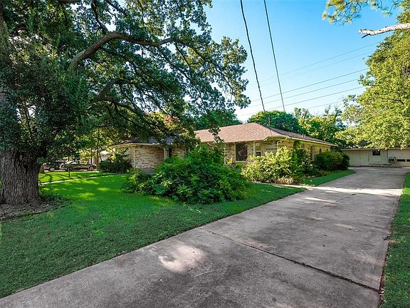 3rd image of 2816 Southwood Dr