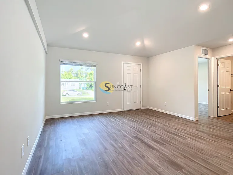 9235 Tacoma Ave — Photo 4