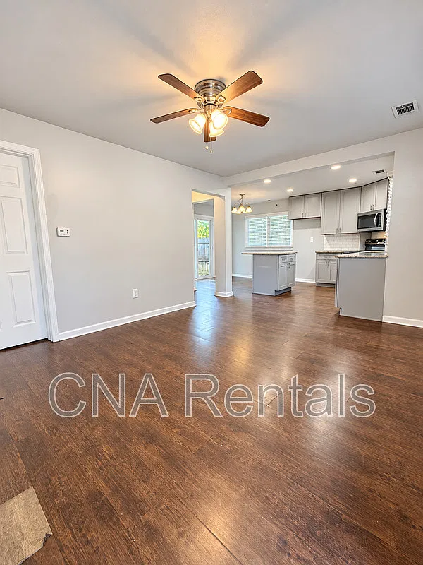 2 bed, 1.0 bath, 800 sqft, $1,795 — Photo 2