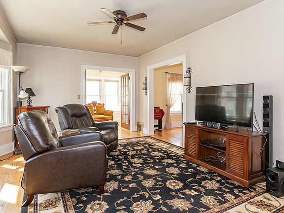 4th image of 625 Campbell Ave