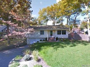 6 Rosewood Rd, Rocky Point, NY 11778