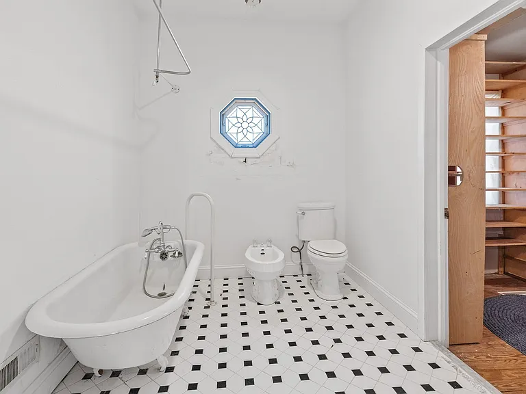2250 Myrtle Ave — Photo 23