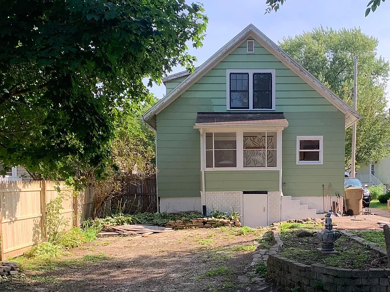 2614 E Dayton St — Photo 2