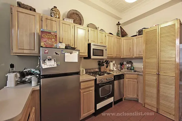 Rented by Nelson Aybar, LREB | media 4