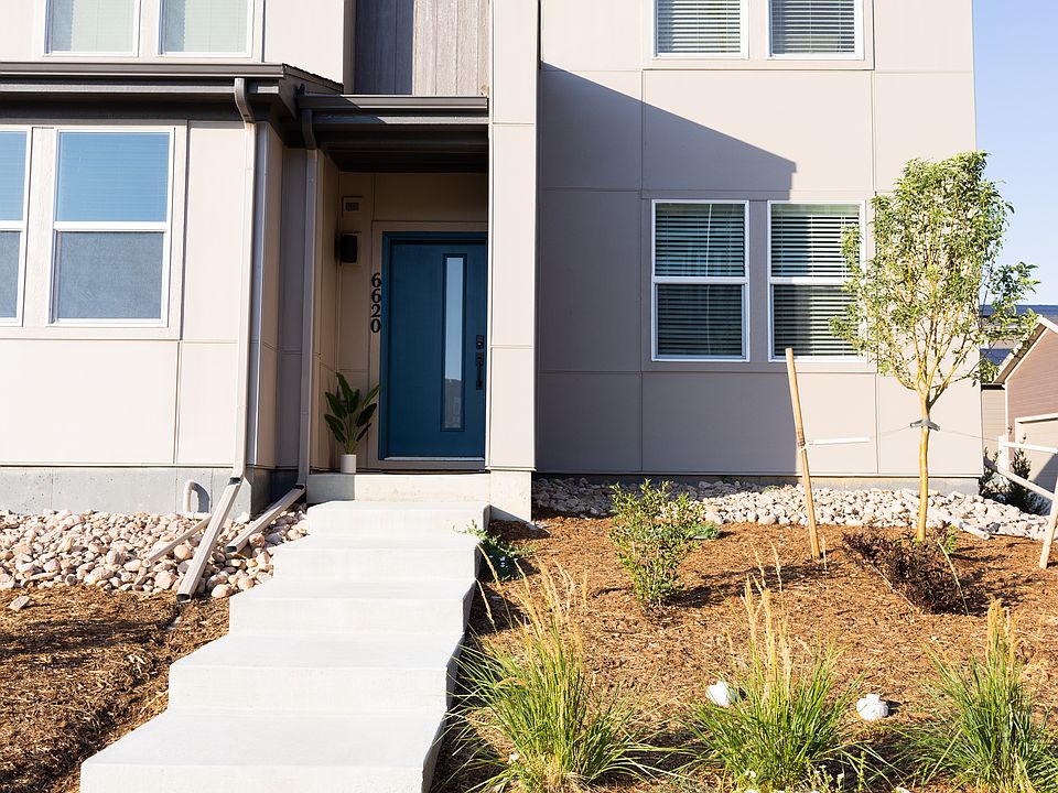 End Unit. Only 1 neighbor