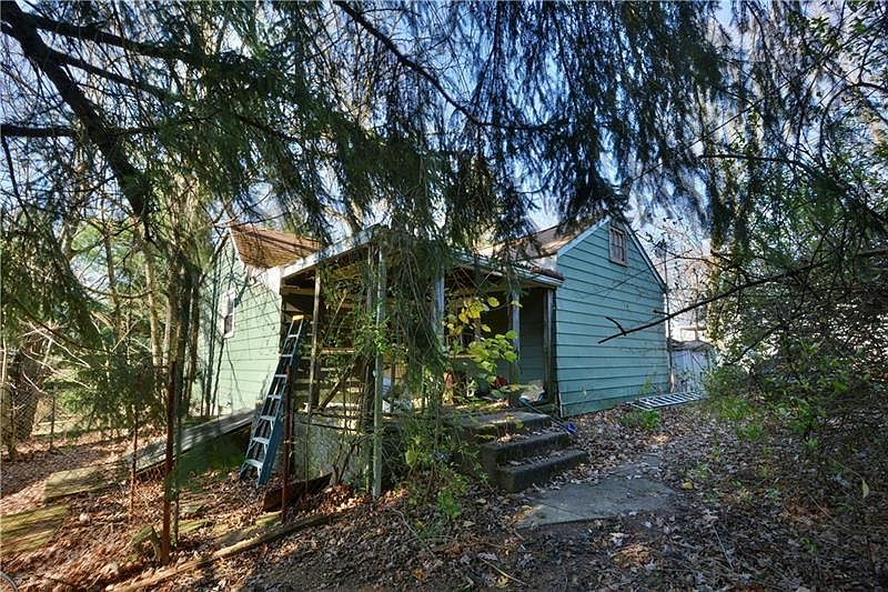2nd image of 108 Oakwood Rd