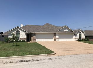 635 Park Ln, Hewitt, TX 76643