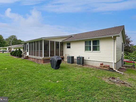 5th image of 571 E Tolna Rd