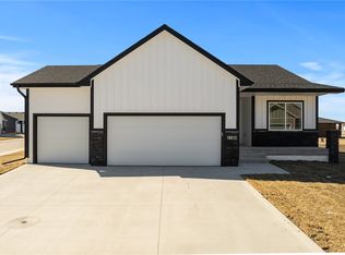 1186 Kierland Ave, West Des Moines, IA 50266