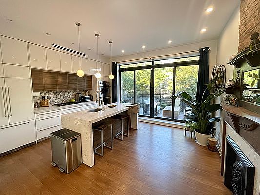 3rd image of 483 Hancock St #1
