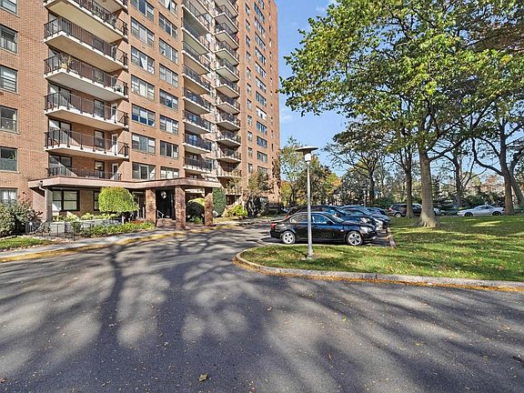 4th image of 225 Saint Pauls Ave APT 8H