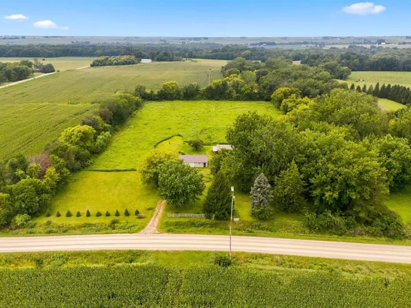1790 Dakota Ave, Waverly, IA 50677