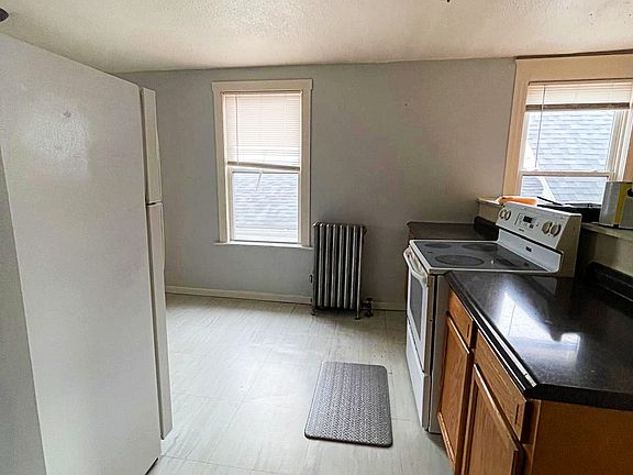 4th image of 179 McLean St #1